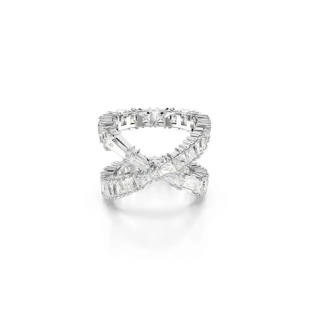 Swarovski Womens Fashion Square-Cut Hyperbola Cubic Zirconia Gem Twisted Ring